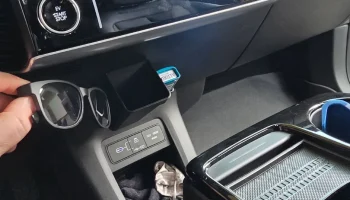 Держатель солнцезащитных очков для Ioniq 5............ Держатель солнцезащитных очков для Ioniq 5............