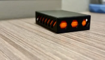 Крепление для жесткого диска Lacie Rugged под столом....... 2