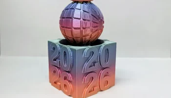 Новогодний мячик-непоседа (2026) 1