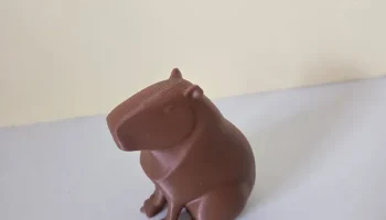 Современная фигурка капибары 2