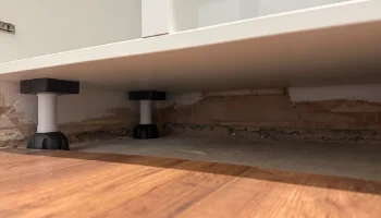 Ножка шкафа DIY Kitchens (Великобритания) для установки к.. 1