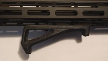 Угловая рукоятка M-Lok AFG V2 для тонких цевьев