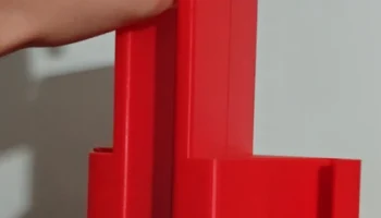 Держатель для телефона на теннисной сетке...