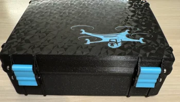 Прочный квадрокоптер Maginon Box 1