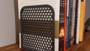 Сотовые подставки для книг Сотовые подставки для книг