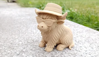 Летняя корова - корова из горной местности, готовящаяся к... Летняя корова - корова из горной местности, готовящаяся к...