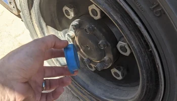 Заглушка оси вилочного погрузчика Toyota............ 1