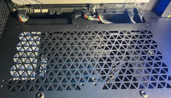 Нижний кожух материнской платы Corsair 4000D AirFlow...... 5