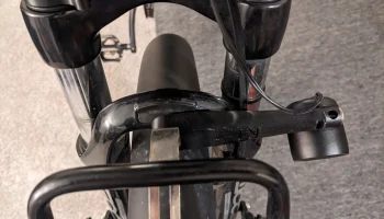 Крепление арки передней амортизационной вилки Aventon......