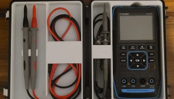 Прочный корпус FNIRSI 2C23T 1