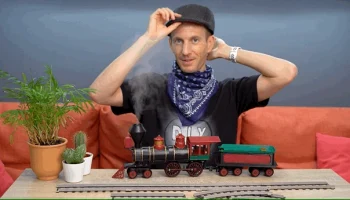 Модель радиоуправляемого паровоза с паровым эффектом, кам.. 2