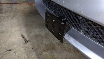 Держатель номерного знака MR2 Spyder без сверления..........