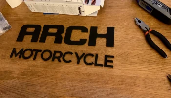 Логотип ARCH Motorcyle (велосипедная компания Киану Ривза... 1