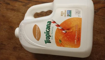 Белый кувшин для апельсинового сока Tropicana из полиэтил...