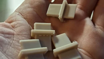 Пылезащитная крышка USB-порта с большой съемной крышкой..... 2