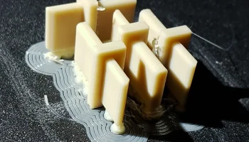 Пылезащитная крышка USB-порта с большой съемной крышкой..... 1