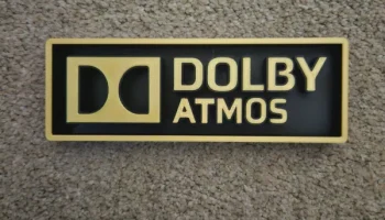 Коробка с вывеской для кинотеатра Dolby Atmos Film Room..... 1