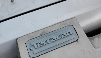 Крышки спойлера Hyundai Terracan 1