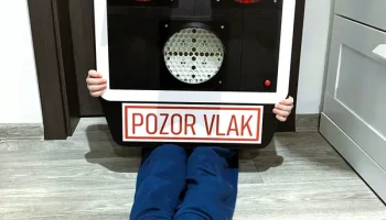 Предупреждающий сигнал чешского железнодорожного переезда.. 4