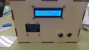 парковка более пустая парковка более пустая