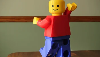 Мегафигура LEGO (масштаб 10:1) 1