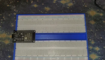 Держатель макетной платы для ESP32