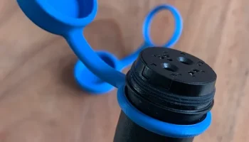 Stromer или специализированная крышка для зарядного устро...