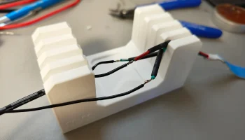 Держатель приспособления для пайки кабеля......... 1