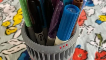 Дизайн вазы с держателем для ручек... 1