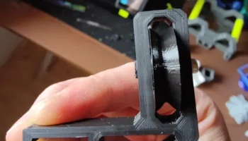 Направляющая нити для профиля 20x20, например Ender 3 S1 ... 4