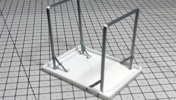 Складной походный столик масштаба 1/10 Складной походный столик масштаба 1/10