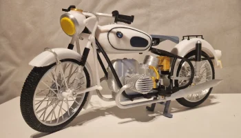 Мотоцикл BMW R60/2 1964 года, масштаб 1:6. Дизайнер Эд ван д 1