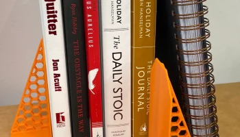Сотовые подставки для книг