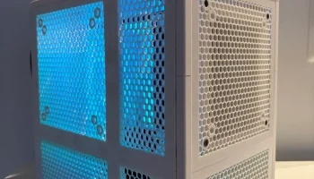 Компактный компьютерный корпус Mini-ITX......