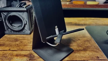 Минималистичная подставка для смартфона с удобным дизайно... 1