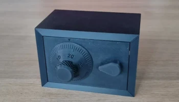 Сейф - комбинация из 3 цифр 7