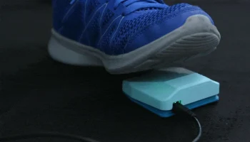 USB-контроллер ножного переключателя............ USB-контроллер ножного переключателя............