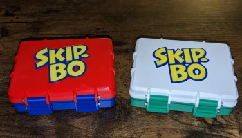 Прочная многоцветная крышка Skipbo Box........ Прочная многоцветная крышка Skipbo Box........