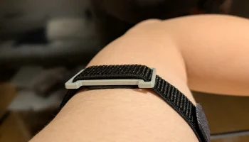 Воздушный адаптер Fitbit для ремней на бицепс или лент НА... 4
