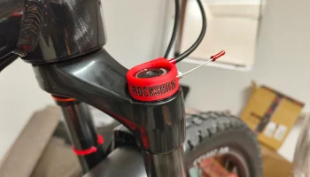 Корпус удаленной катушки RockShox - надежная замена...... 1