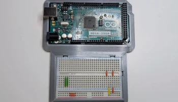 Держатель Arduino Mega и макетной платы............ 1