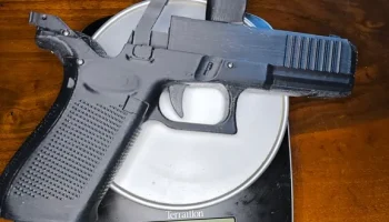 Вдохновленный Glock 17 Metaquest для симулятора дальности... Вдохновленный Glock 17 Metaquest для симулятора дальности...