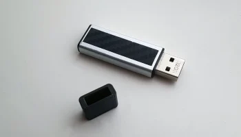 Крышка USB-флеш-накопителя