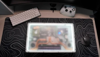 Сломанный чехол для игрового ноутбука...... 1