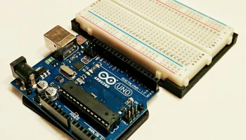 Arduino + крепление для макетной платы............
