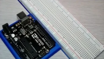 Крепление для макетной платы Arduino Uno............