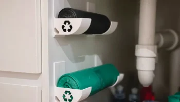 Немного переработанный держатель рулона мешка для мусора....