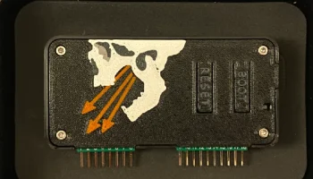 Чехол для Wi-Fi-модуля Flipper Zero с резьбовыми вставкам..