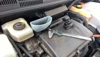 Масляная воронка Toyota Prius 2006 г.