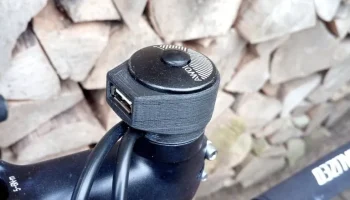 Впереди - USB-зарядное устройство
